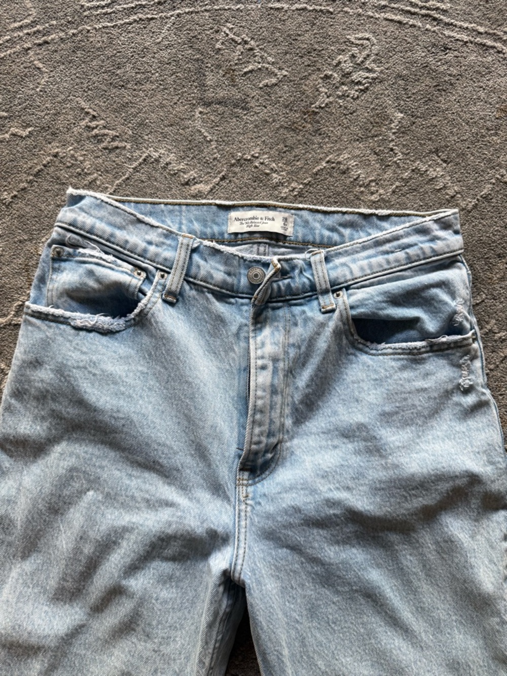 Abercrombie Light Wash Raw Hem Women's Straight Jeans - Picture 2 of 4